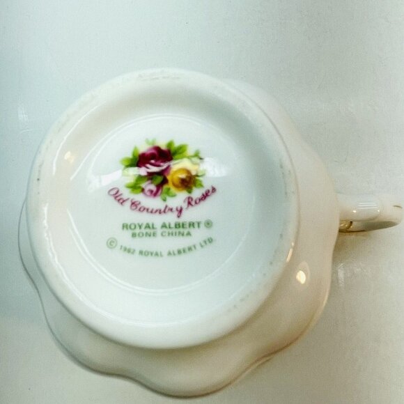 Royal Albert OLD COUNTRY Roses Cup &Saucer Set Porcelain Fine Bone China England - Picture 13 of 16